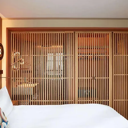 So/ Hotel *