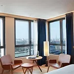 Hotel So/