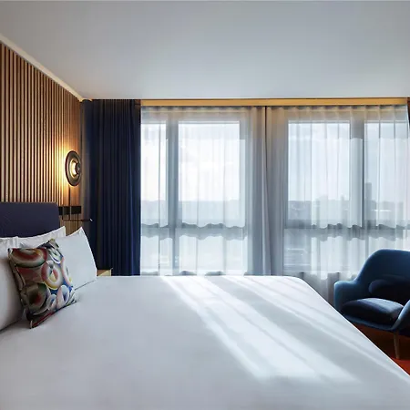 Hotel So/