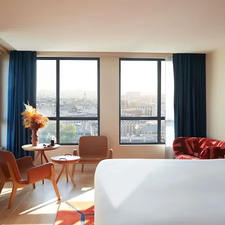 Hotel So/