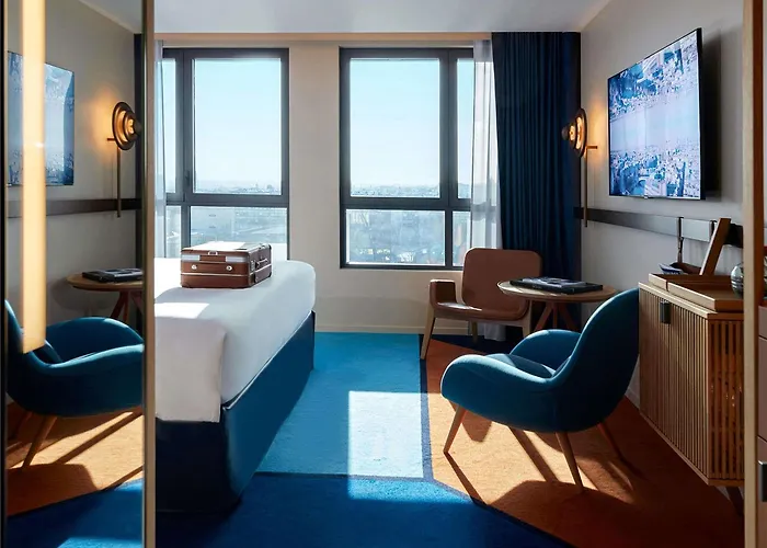 Hotel So/